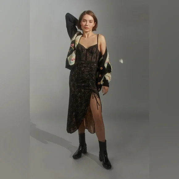 URBAN OUTFITTERS Angelica Corset Midi Dress Black Lace Front Slit Size Small - Picture 3 of 13